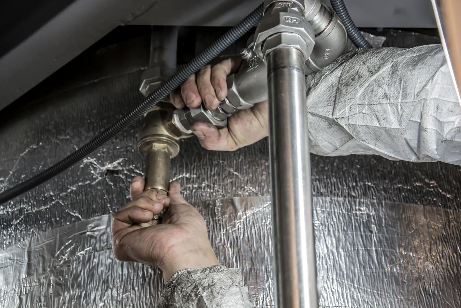 A Sacramento solo trade operator on the job with his hands full