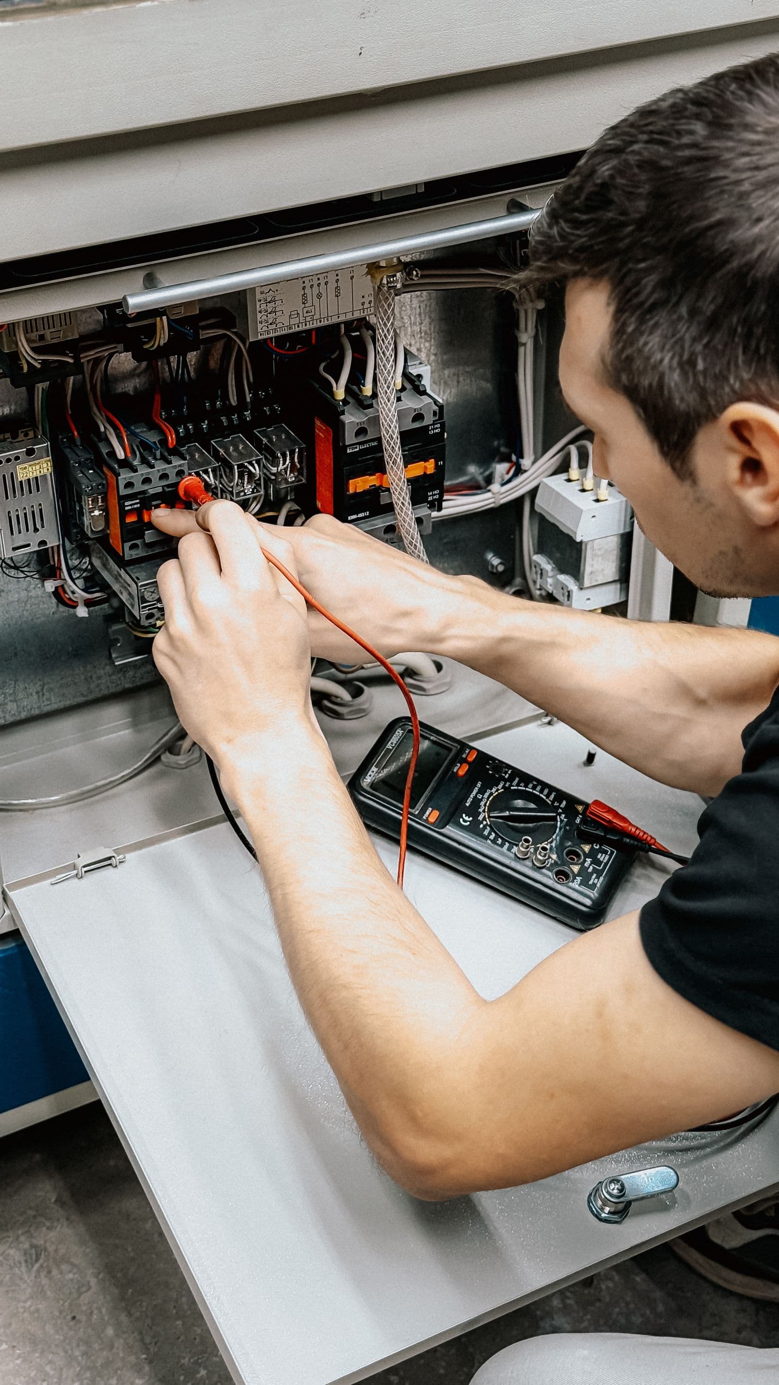 Sacramento Electrical professional on the job